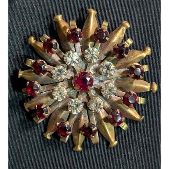 Vintage Brass Starburst Pin Brooch With Red & Clear Rhinestones - Picture 2 of 7